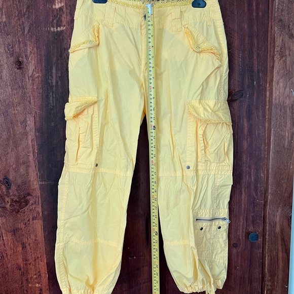 Yellow Cargo capris - Picture 4 of 5